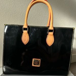 Patent leather Dooney & Bourke